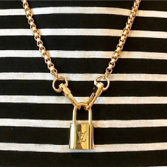 New LV Louis Vuitton Gold-Tone Lock with 24" Box Link Chain Necklace - Picture 1 of 5